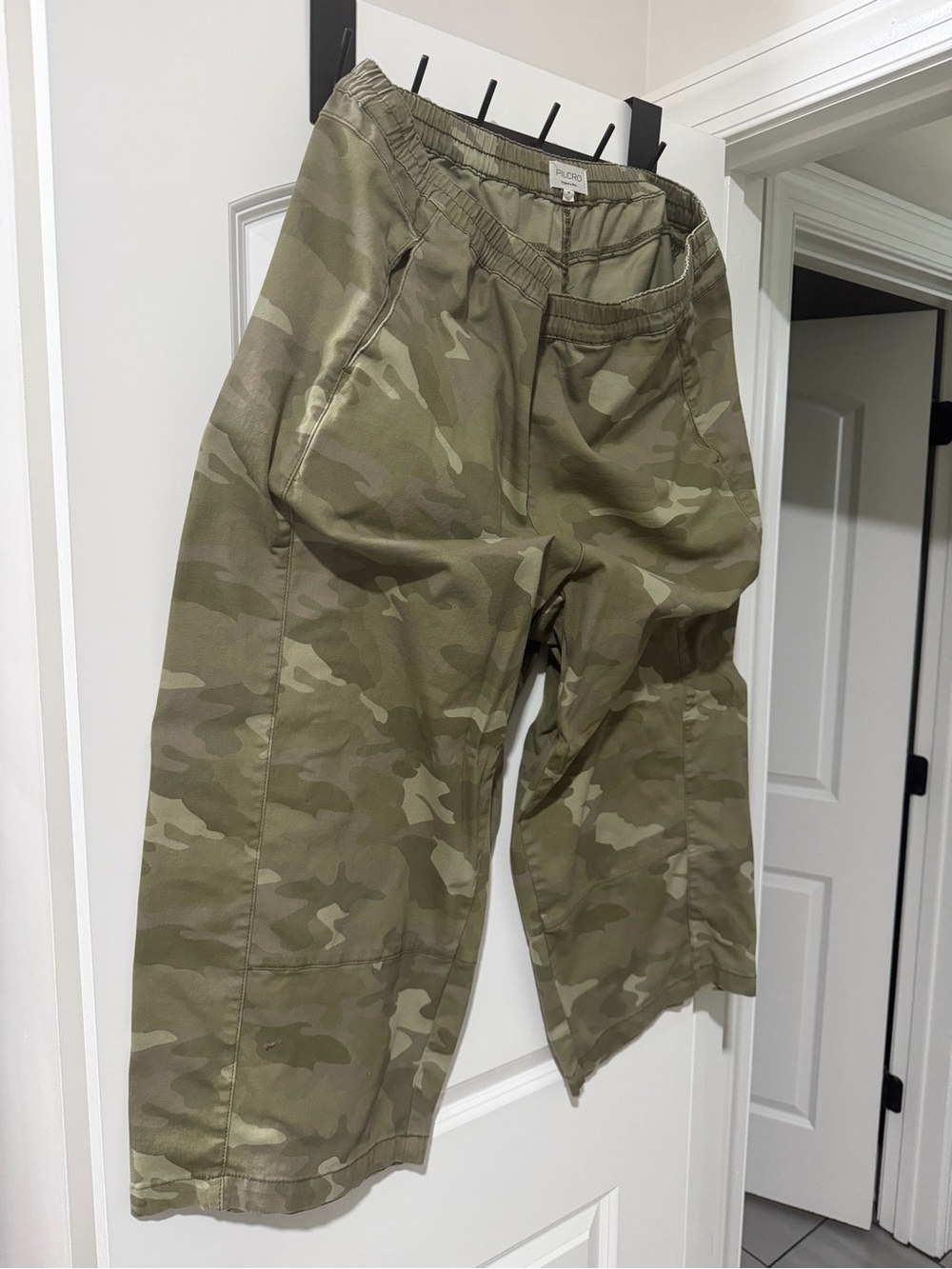 Pilcro Olive Camo Cropped Cargo Pants